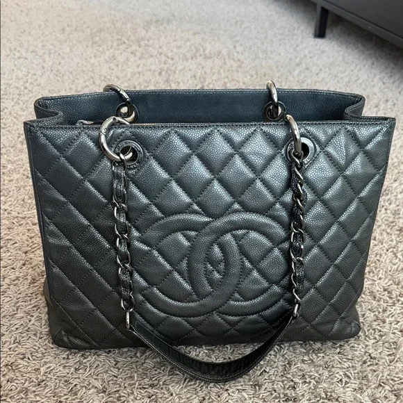 Chanel Gray Quilted Shoulder Bag - Picture 1 of 16